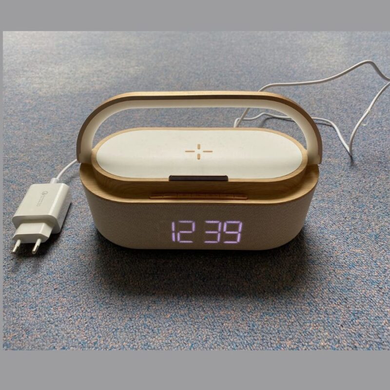 Digitális rádiós ébresztőóra vezeték nélküli töltővel, Bluetooth hangszóró USB töltővel